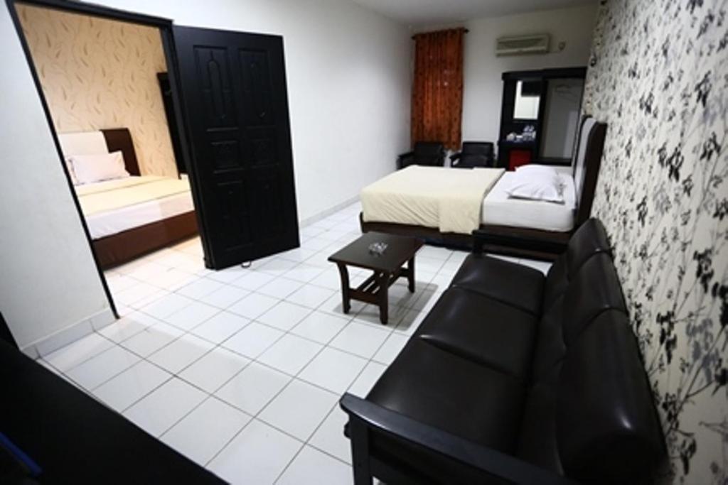 Hotel Mangga Dua 마카사르 외부 사진